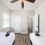 Cozy 8Br Family Home With Backyard