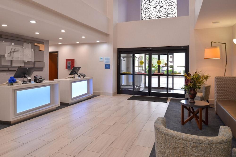 Express & Nw - Lakeline By Ihg Hotel