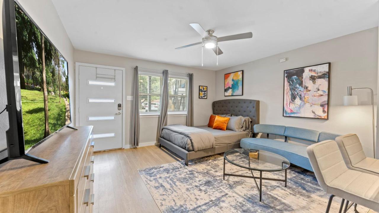 Cozy Efficiency Close To Downtown And Domain Apartment