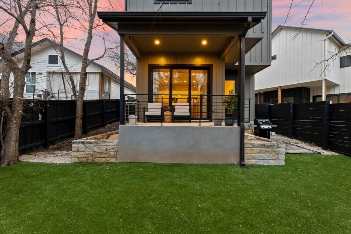 Comfortable With A Backyard & Workspaces
