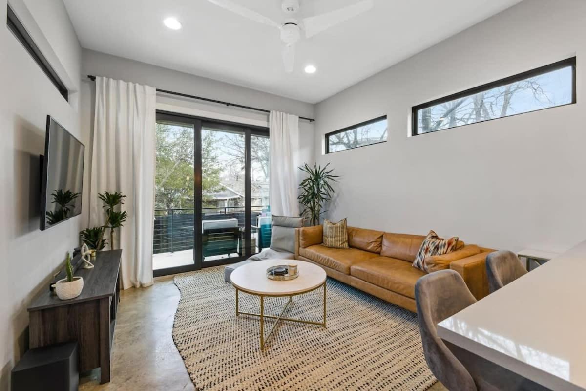 Comfortable With A Backyard & Workspaces Holiday home