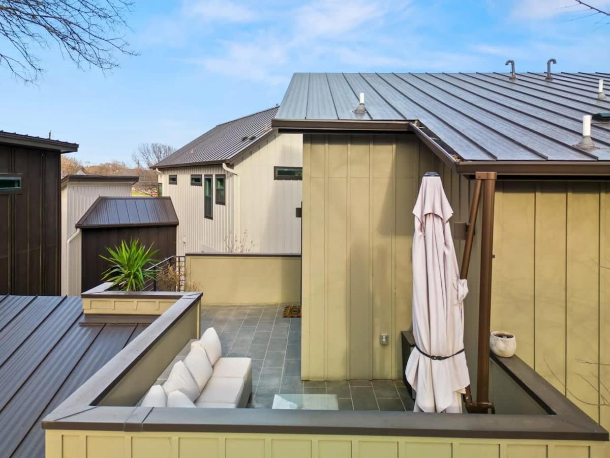 Comfortable With A Backyard & Workspaces Holiday home Austin