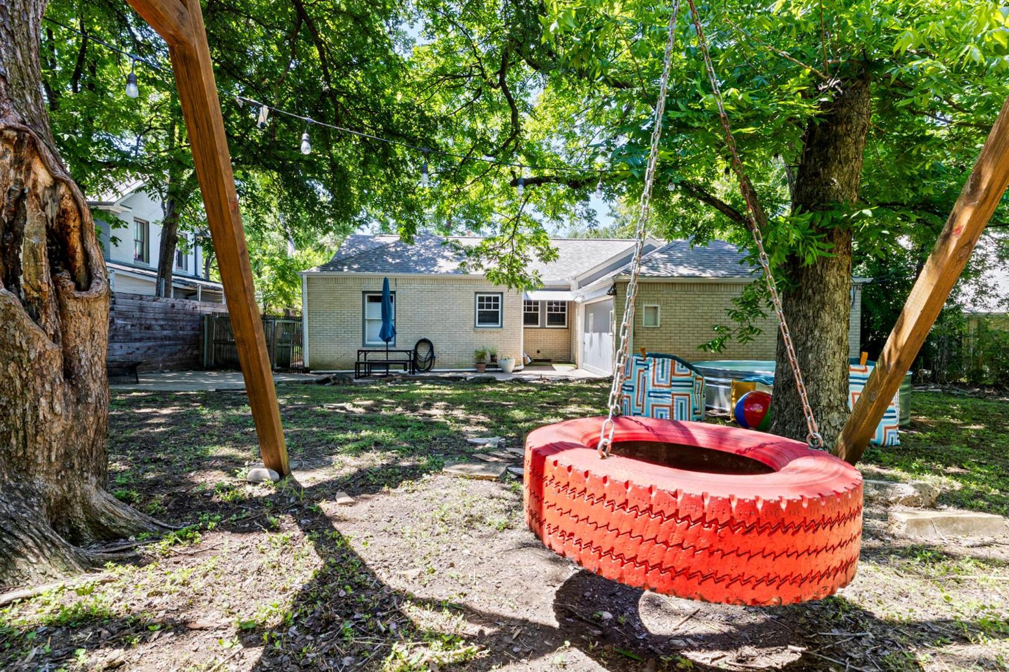 Re-imagined Historical - Clarksville Vintage Holiday home *