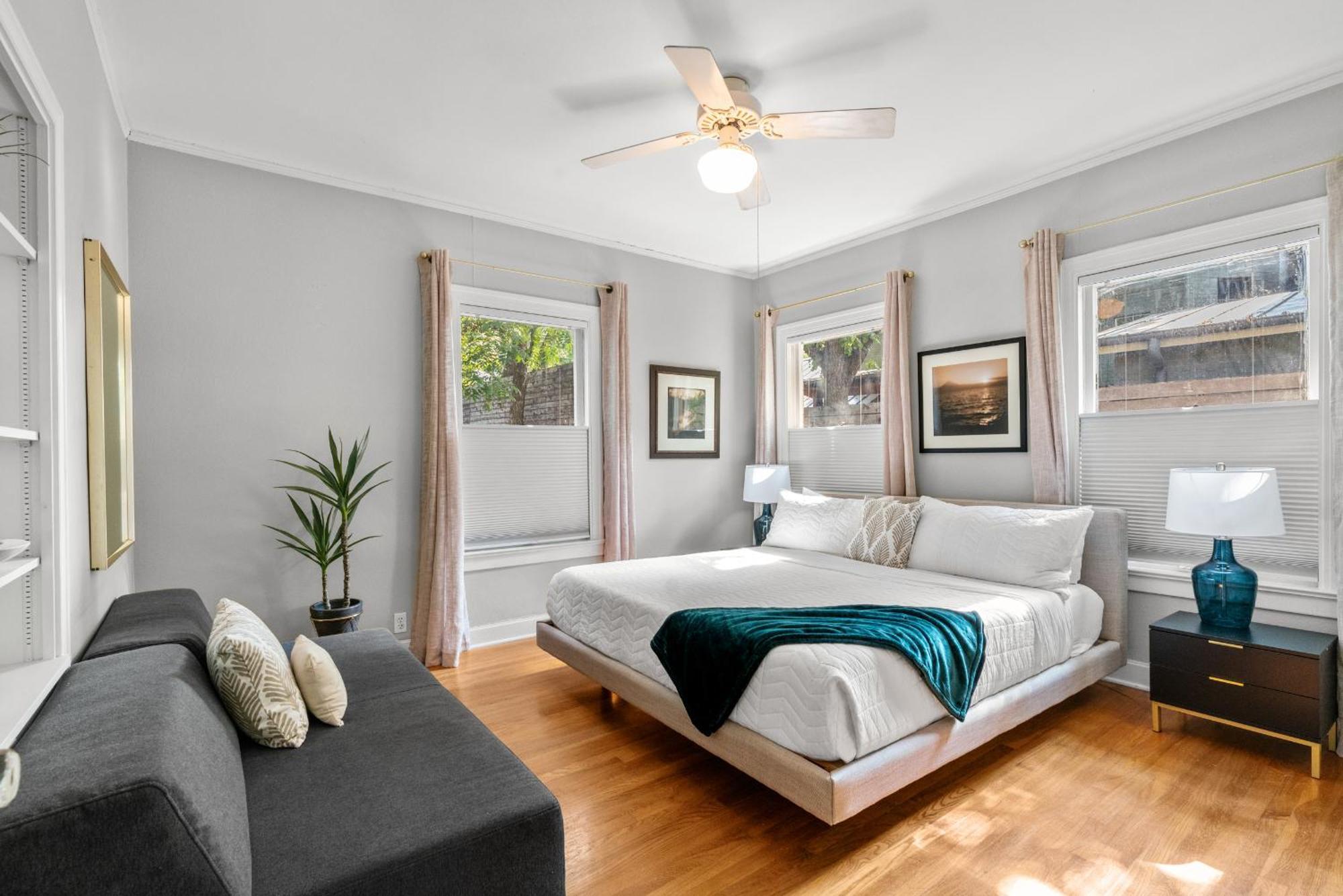 Re-imagined Historical - Clarksville Vintage Holiday home *