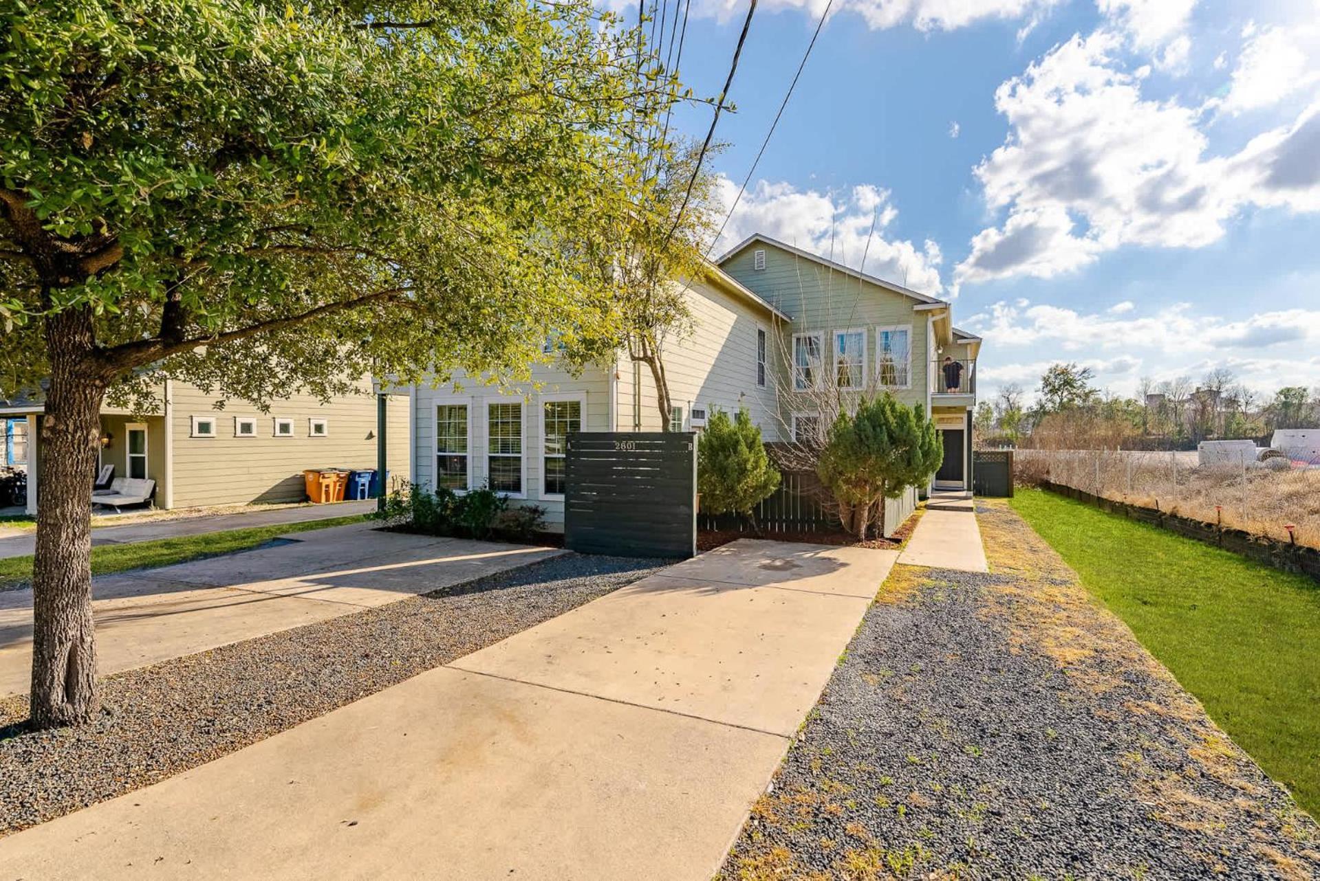 Cozy 8br Family With Backyard Holiday home