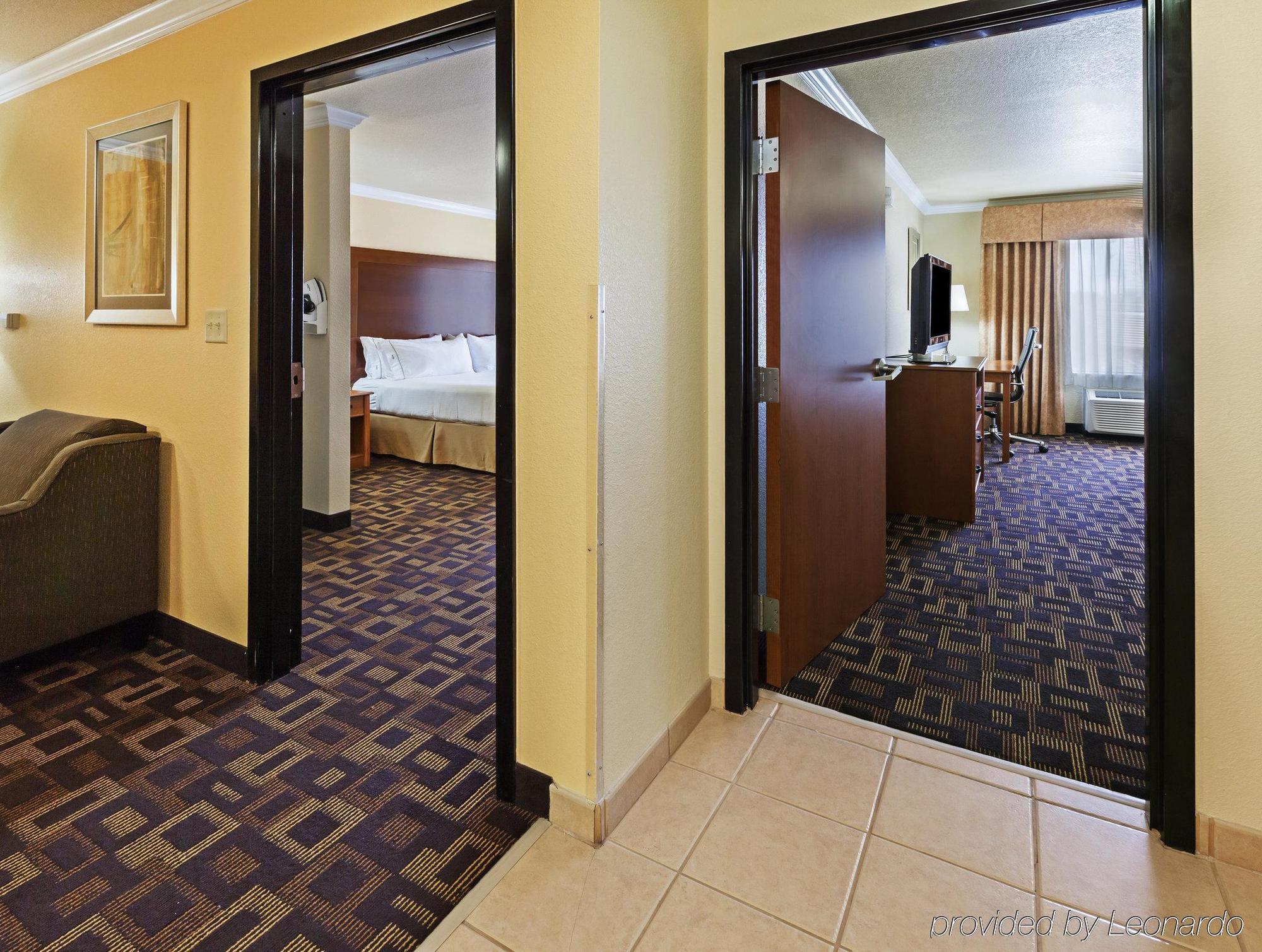 Express & Nw - Lakeline By Ihg Hotel 2*
