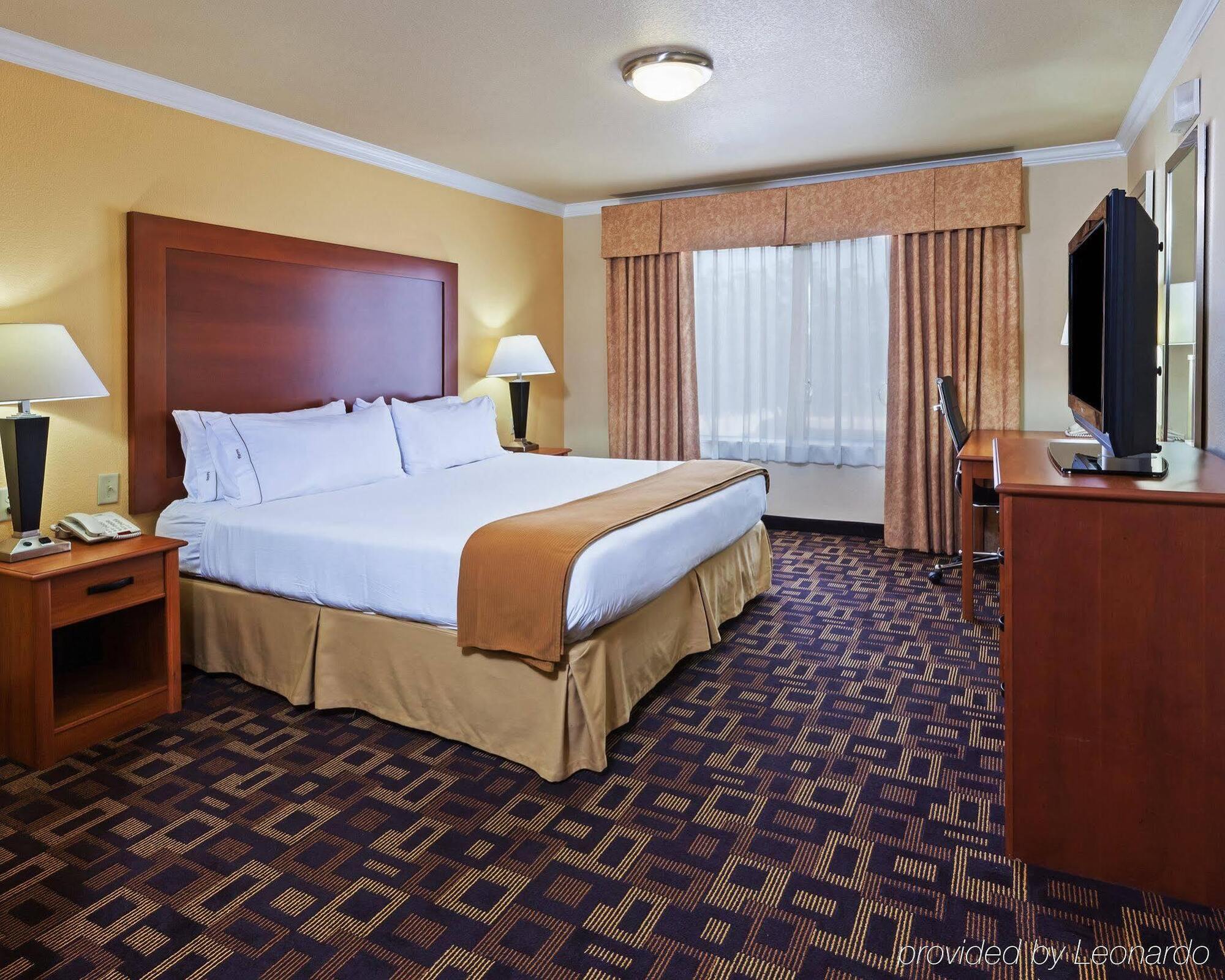 Hotel Express & Nw - Lakeline By Ihg