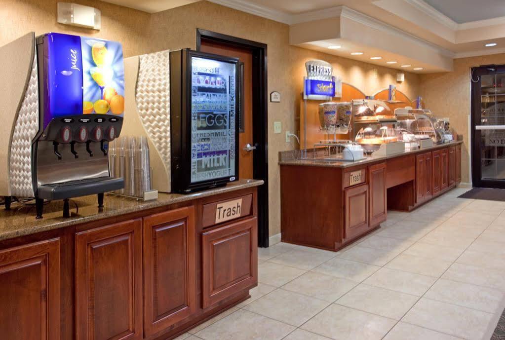 Hotel Express & Nw - Lakeline By Ihg 2*