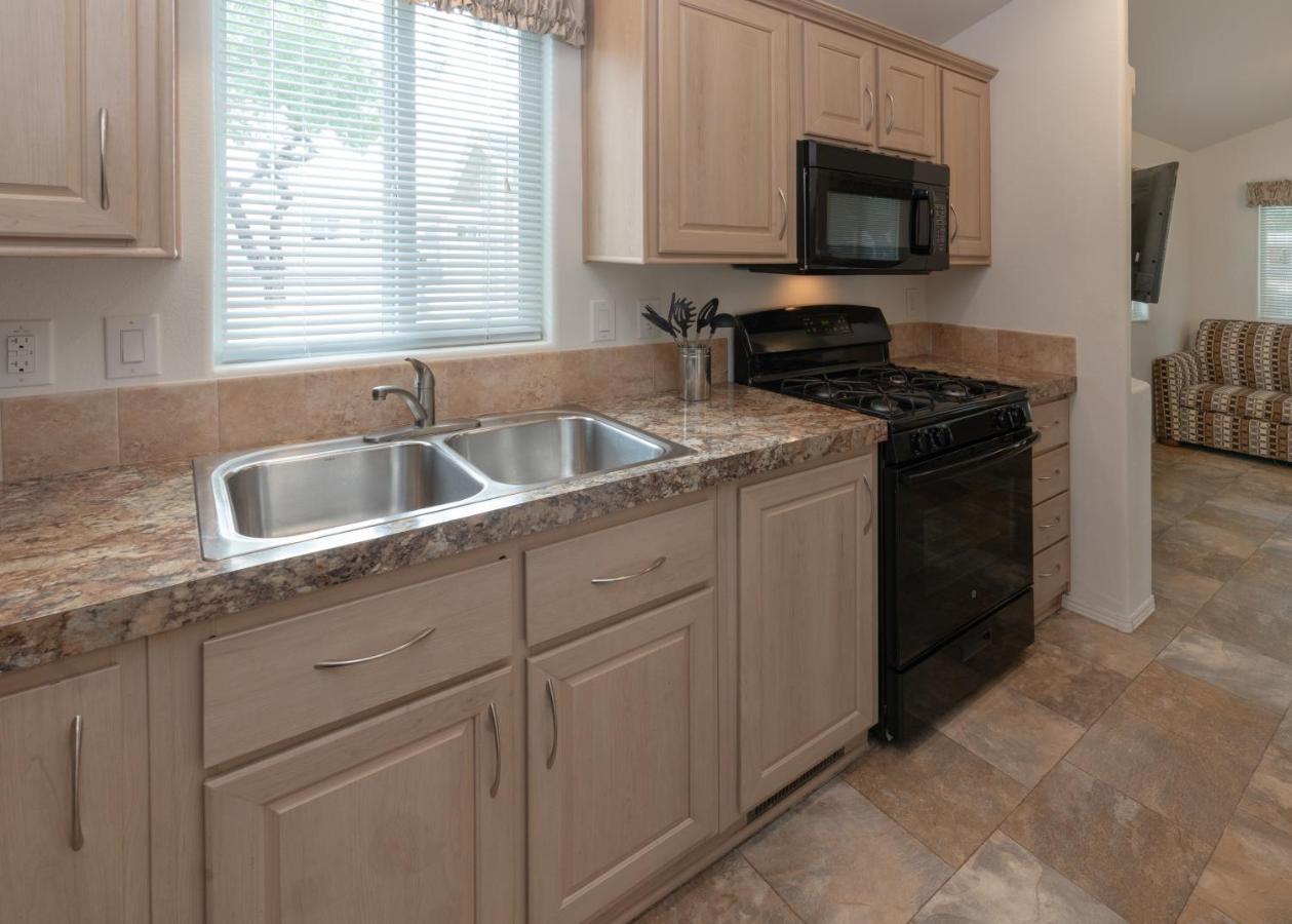 Lone Star Rv 2*
