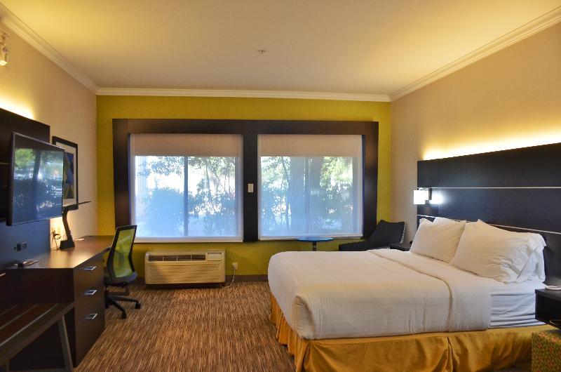 Hotel Express & Nw - Lakeline By Ihg