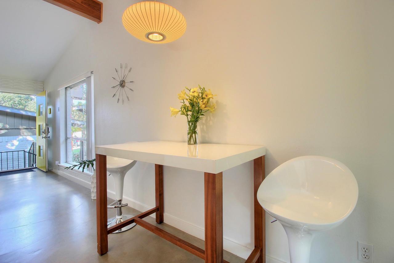 Travis Heights Modern I