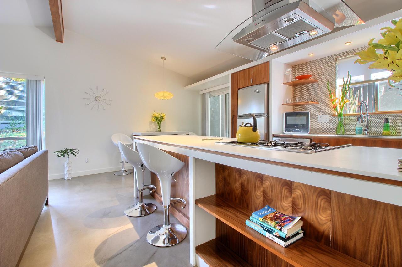 Travis Heights Modern I Holiday home