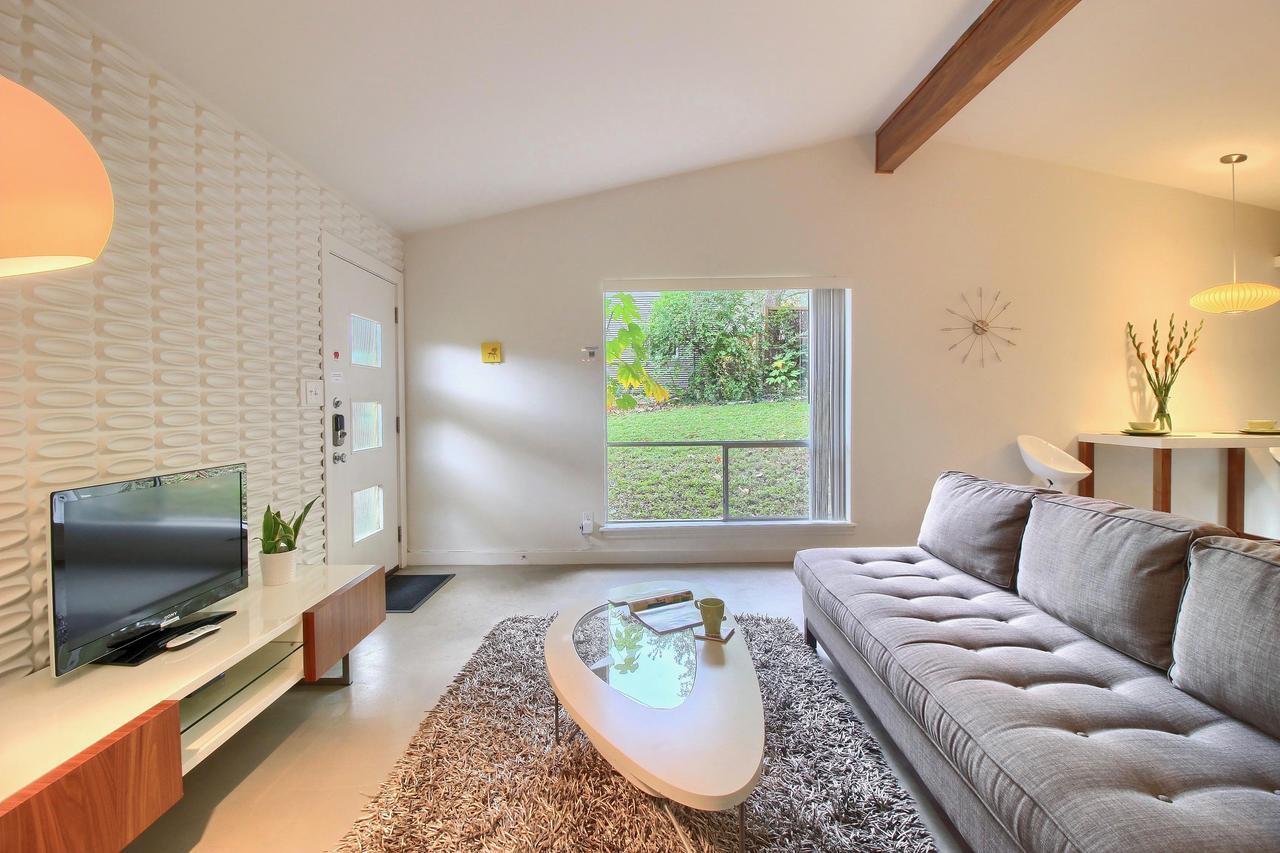 Travis Heights Modern I Holiday home