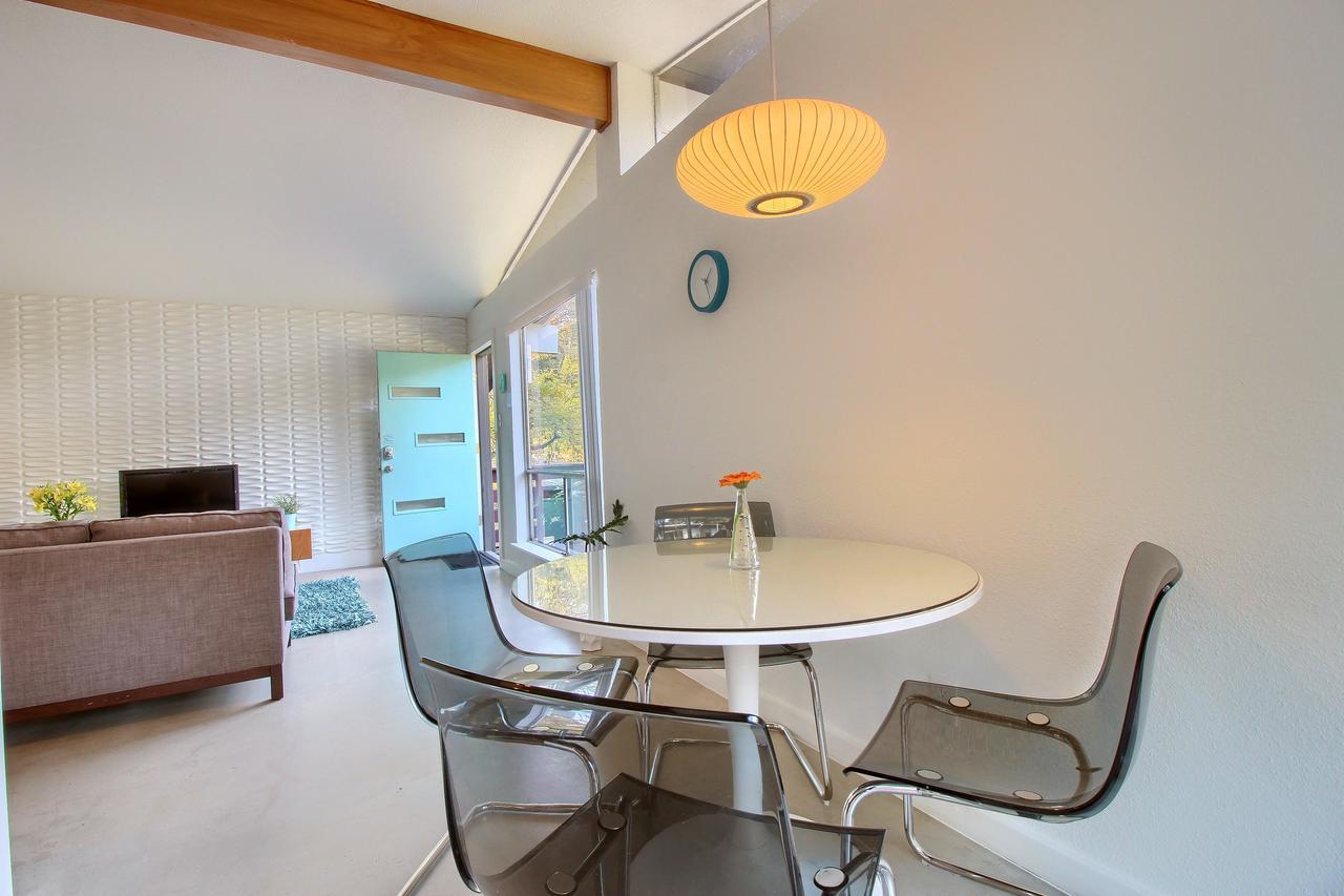 Travis Heights Modern I Holiday home