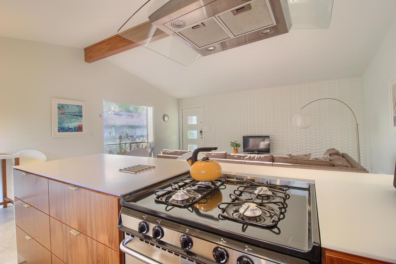 Travis Heights Modern I Holiday home