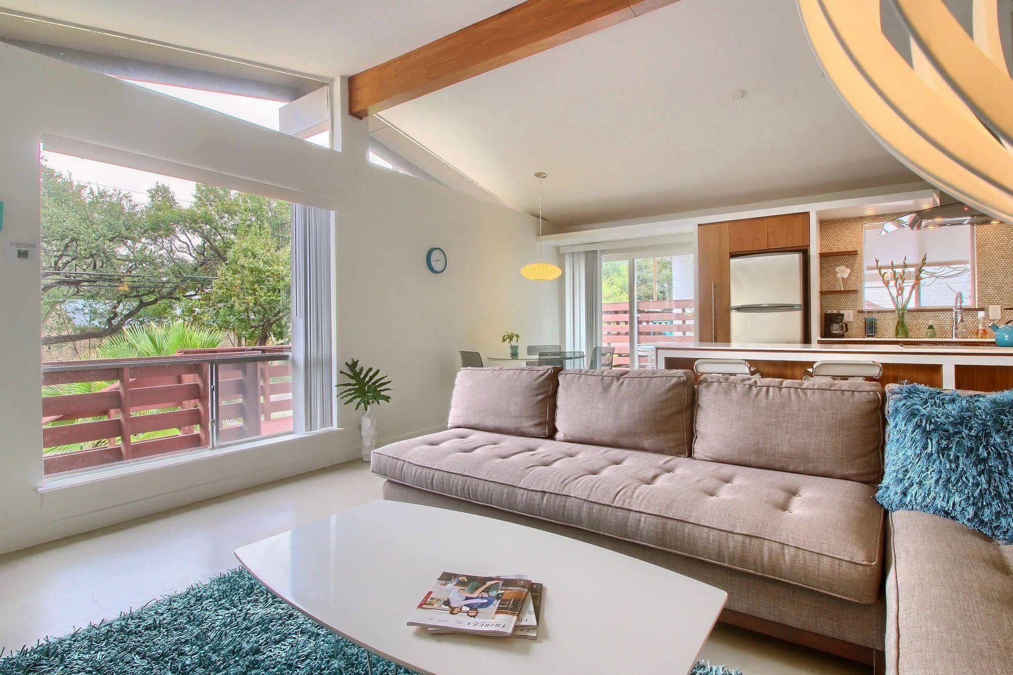 Travis Heights Modern I Holiday home