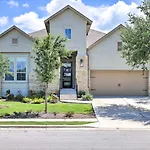Upscale Austin Area Escape Families Welcome!