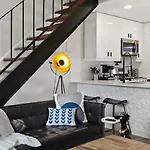Contemporary Couples Getaway Near Austin Favorites - Loft 21