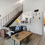 Contemporary Couples Getaway Near Austin Favorites - Loft 21
