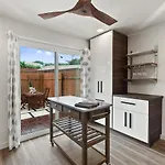 Contemporary Couples Getaway Near Austin Favorites - Loft 21