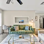 Vivant - Sola Chic King Bed Suites, Close To Downtown