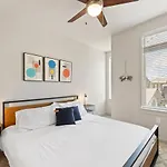 Luxury Central Apts - Free Parking, Gym, Fast Wifi
