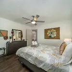 Austinite - Near Ut, Hyde Park & Moody Center
