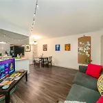 Austinite - Near Ut, Hyde Park & Moody Center