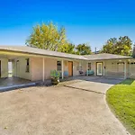 Pet-Friendly Duplex, Big Shared Yard In Charming Historic Travis Heights!