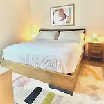 Brand New - Spacious Luxury Condo, Steps From Lake & Rainey For 4