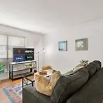 Nice Quiet Downtown Apt Pool Free Parking