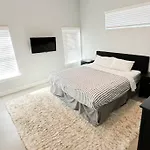 East Austin 3 Bedroom Home W/ Pet Friendly Yard