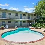 Easy Access To Ut Campus Shared Pool And Parking