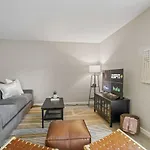 Pet Friendly W Pool Near Mueller Free Parking