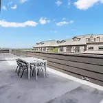 King Beds And Patio Dining In Atx West Campus Gem