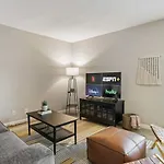 Pet Friendly W Pool Near Mueller Free Parking