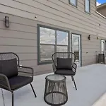 Balcony Views And Ideal West Campus Austin Location