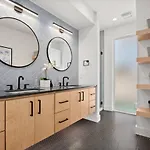 Modern Luxury Home - Minutes From Lady Bird Lake