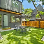 Super Stunning Back House W Terrace In East Chavez