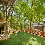 Super Stunning Back House W Terrace In East Chavez