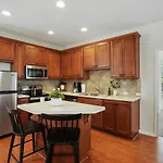 Beautiful King Accommodations, Luxury Linen, And Washer And Dryer