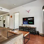 Stylish 4Br With Smart Tv And Free Garage Parking