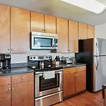 Stylish 4Br With Smart Tv And Free Garage Parking