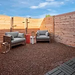 Midcentury Couples Designer Loft - Casa Tuya