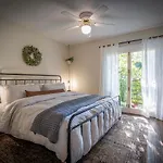 Lush, Enchanting Austin Oasis!