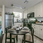 Lush, Enchanting Austin Oasis!