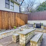 Modern Designer Condo Close To Downtown Austin!