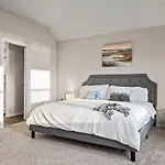 @ Marbella Lane - Amazing 4Br Lakeview Home