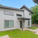 East Austin Home With In-Law Suite Plus Office And Fast Wifi