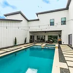Serene Austin Stunner